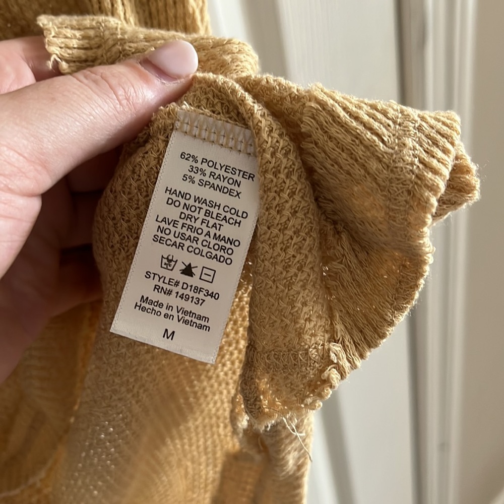 Project Basic Ribbed Short Sleeve Yellow V-Neck Top Size Medium - Picture 7 of 7
